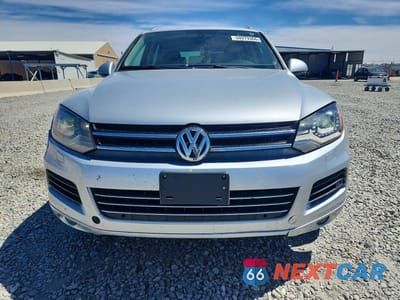 Piąte zdjęcie samochodu w środku: 2013 VOLKSWAGEN TOUAREG V6 VIN:WVGEF9BP2DD006833 - miniatura