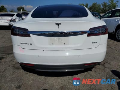 Zdjęcie 6 z 13 samochodu: 2015 TESLA MODEL S VIN:5YJSA1E28FF107426 - miniatura