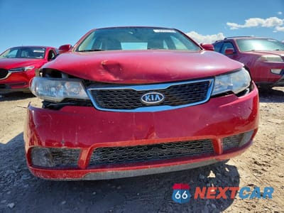 Piąte zdjęcie samochodu w środku: 2013 KIA FORTE EX VIN:KNAFU4A27D5736901 - miniatura