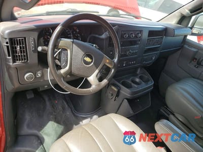 Zdjęcie 8 z 13 samochodu: 2018 CHEV EXPRESS G2500 VIN:1GCWGAFP0J1239950 - miniatura