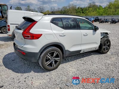 Trzecie zdjęcie samochodu z tyłu: 2023 VOLVO XC40 PLUS VIN:YV4K92HLXP2964559 - miniatura