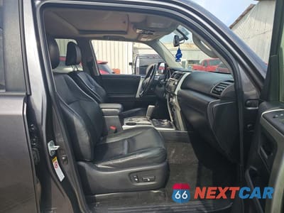 Piąte zdjęcie samochodu w środku: 2013 TOYOTA 4RUNNER LIMITED VIN:JTEBU5JR7D5120616 - miniatura