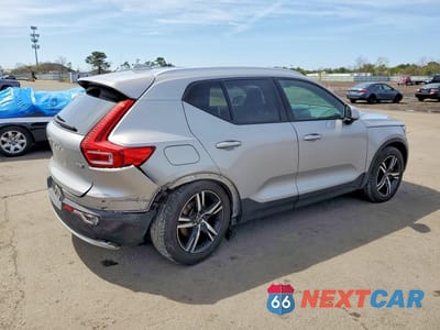 Trzecie zdjęcie samochodu z tyłu: 2023 VOLVO XC40 CORE VIN:YV4L12UV2P2109728 - miniatura