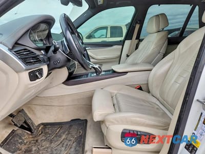 Zdjęcie 7 z 12 samochodu: 2015 BMW X5 XDRIVE50I VIN:5UXKR6C52F0J76824 - miniatura