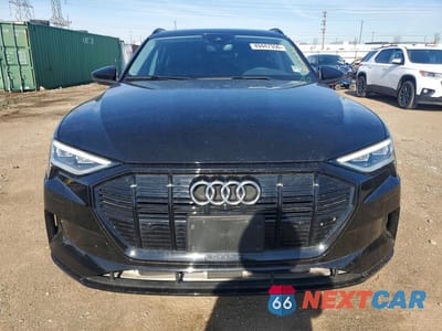 Piąte zdjęcie samochodu w środku: 2021 AUDI E-TRON PREMIUM VIN:WA1AAAGE6MB024011 - miniatura
