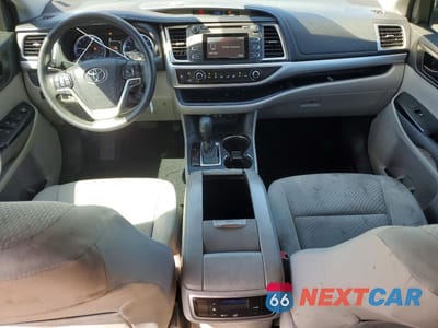 Zdjęcie 8 z 11 samochodu: 2018 TOYOTA HIGHLANDER LE VIN:5TDZARFH4JS038786 - miniatura