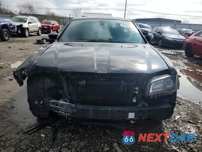 Piąte zdjęcie samochodu w środku: 2016 CHRYSLER 300 S VIN:2C3CCAGG5GH176064 - miniatura