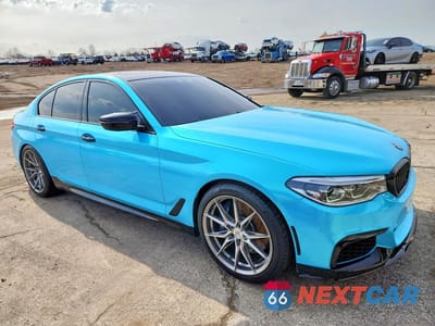 Czwarte zdjęcie samochodu z boku: 2018 BMW M550XI VIN:WBAJB9C52JB036933 - miniatura