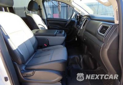 Piąte zdjęcie samochodu w środku: 2019 NISSAN TITAN S VIN:1N6AA1EK6KN518926 - miniatura