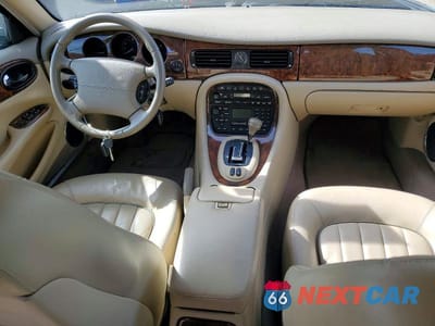 Zdjęcie 8 z 12 samochodu: 2001 JAGUAR XJ8 VIN:SAJDA14C61LF32804 - miniatura