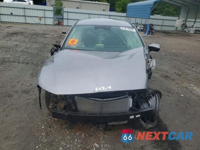 Piąte zdjęcie samochodu w środku: 2025 KIA K4 LXS VIN:3KPFT4DE8SE221970 - miniatura