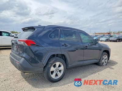 Trzecie zdjęcie samochodu z tyłu: 2019 TOYOTA RAV4 XLE VIN:2T3W1RFV1KC013807 - miniatura