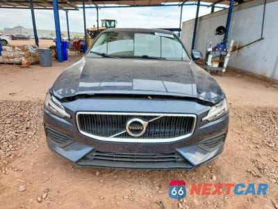 Piąte zdjęcie samochodu w środku: 2020 VOLVO S60 T5 MOMENTUM VIN:7JR102FK6LG045076 - miniatura