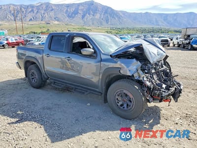 Czwarte zdjęcie samochodu z boku: 2025 NISSAN FRONTIER PRO-4X VIN:1N6ED1EK6SN621885 - miniatura