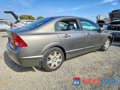 Trzecie zdjęcie samochodu z tyłu: 2008 HONDA CIVIC LX VIN:2HGFA165X8H305613 - miniatura