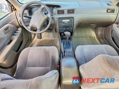 Zdjęcie 8 z 12 samochodu: 1999 TOYOTA CAMRY LE VIN:JT2BG28K2X0343353 - miniatura
