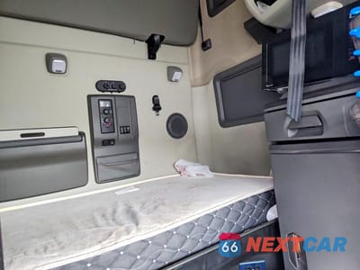Zdjęcie 6 z 10 samochodu: 2020 VOLVO VNL SEMI TRUCK VIN:4V4NC9EH3LN263711 - miniatura