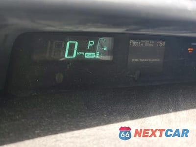 Zdjęcie 9 z 12 samochodu: 2012 TOYOTA PRIUS C TWO VIN:JTDKDTB3XC1020003 - miniatura