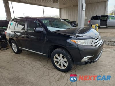 Czwarte zdjęcie samochodu z boku: 2011 TOYOTA HIGHLANDER SE VIN:5TDZK3EH1BS045692 - miniatura