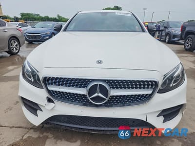 Piąte zdjęcie samochodu w środku: 2017 MERCEDES-BENZ E 300 VIN:WDDZF4JB0HA240769 - miniatura