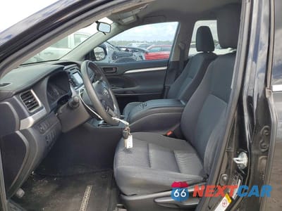 Zdjęcie 7 z 13 samochodu: 2019 TOYOTA HIGHLANDER LE VIN:5TDZARFH5KS055551 - miniatura