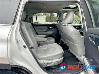 Zdjęcie 8 z 10 samochodu: 2023 TOYOTA HIGHLANDER XLE VIN:5TDKDRBH0PS005064 - miniatura
