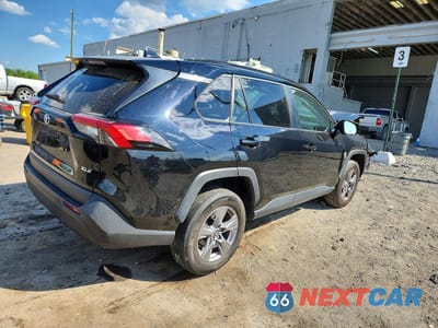 Trzecie zdjęcie samochodu z tyłu: 2024 TOYOTA RAV4 XLE VIN:2T3W1RFV2RW316071 - miniatura