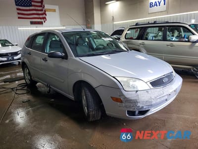 Czwarte zdjęcie samochodu z boku: 2005 FORD FOCUS ZX5 VIN:3FAFP37N85R110073 - miniatura
