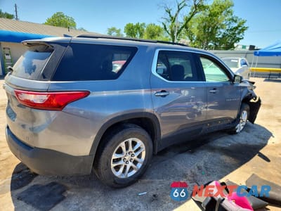 Trzecie zdjęcie samochodu z tyłu: 2021 CHEVROLET TRAVERSE LT VIN:1GNEVGKW9MJ160550 - miniatura