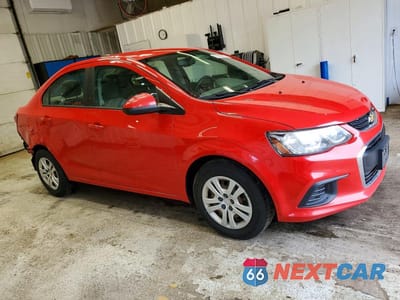 Czwarte zdjęcie samochodu z boku: 2019 CHEVROLET SONIC LS VIN:1G1JB5SB0K4133565 - miniatura