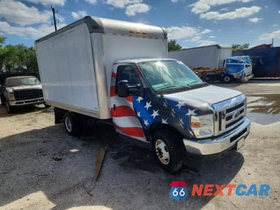 Czwarte zdjęcie samochodu z boku: 2017 FORD E350 BOX TRUCK VIN:1FDWE3F64HDC68140 - miniatura