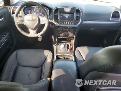 Zdjęcie 8 z 13 samochodu: 2015 CHRYSLER 300 LIMITED VIN:2C3CCAAG7FH742961 - miniatura