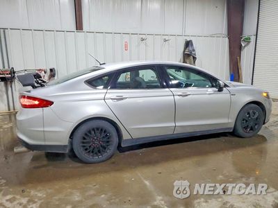 Trzecie zdjęcie samochodu z tyłu: 2014 FORD FUSION S VIN:1FA6P0G72E5364753 - miniatura