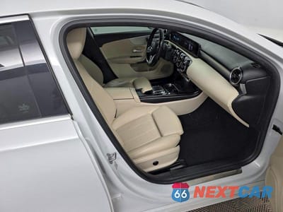 Piąte zdjęcie samochodu w środku: 2020 MERCEDES-BENZ A 220 4MATIC VIN:W1K3G4FB2LW044212 - miniatura