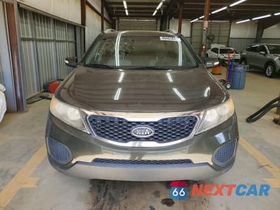 Piąte zdjęcie samochodu w środku: 2012 KIA SORENTO LX VIN:5XYKT4A24CG227259 - miniatura