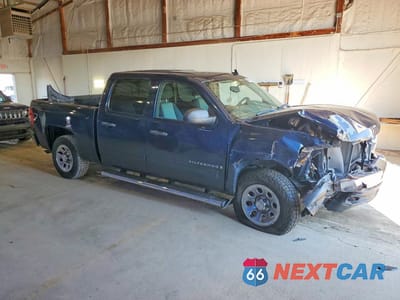 Czwarte zdjęcie samochodu z boku: 2007 CHEVROLET SILVERADO C1500 CREW CAB VIN:2GCEC13C371720870 - miniatura