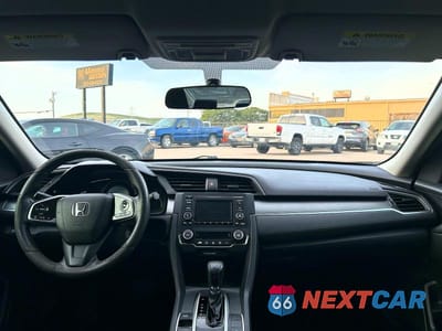 Zdjęcie 9 z 10 samochodu: 2018 HONDA CIVIC LX VIN:2HGFC2F56JH529869 - miniatura