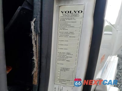 Zdjęcie 10 z 10 samochodu: 2015 VOLVO VNL SEMI TRUCK VIN:4V4NC9EG9FN182790 - miniatura