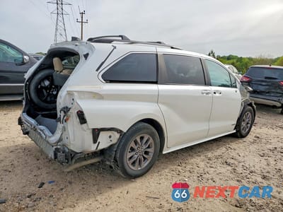 Trzecie zdjęcie samochodu z tyłu: 2021 TOYOTA SIENNA XLE 8-PASSENGER VIN:5TDJRKEC9MS030237 - miniatura