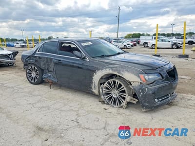 Czwarte zdjęcie samochodu z boku: 2013 CHRYSLER 300 S VIN:2C3CCABG5DH564348 - miniatura