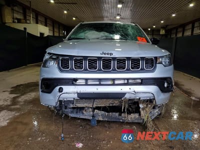 Piąte zdjęcie samochodu w środku: 2024 JEEP COMPASS LATITUDE VIN:3C4NJDBN3RT117803 - miniatura