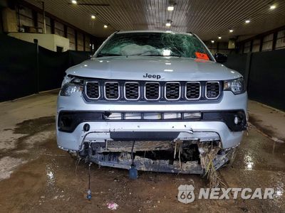 Piąte zdjęcie samochodu w środku: 2024 JEEP COMPASS LATITUDE VIN:3C4NJDBN3RT117803 - miniatura