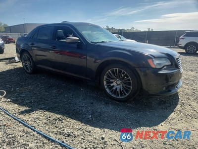 Czwarte zdjęcie samochodu z boku: 2013 CHRYSLER 300C VARVATOS VIN:2C3CCADG5DH745849 - miniatura