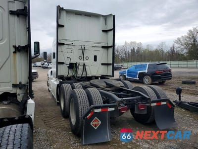 Trzecie zdjęcie samochodu z tyłu: 2021 INTERNATIONAL LT625 - SEMI TRUCK VIN:3HSDZAPR0MN157680 - miniatura