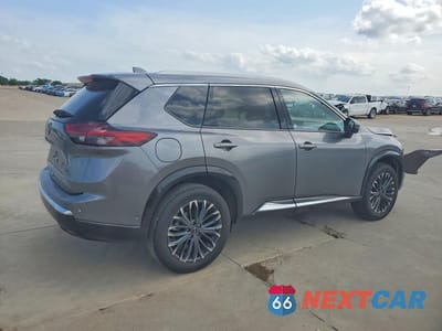 Trzecie zdjęcie samochodu z tyłu: 2026 NISSAN ROGUE PLATINUM VIN:JN8BT3DD1TW299681 - miniatura