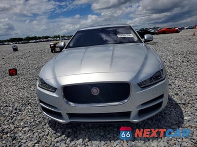 Piąte zdjęcie samochodu w środku: 2017 JAGUAR XE PRESTIGE VIN:SAJAE4BGXHA965317 - miniatura