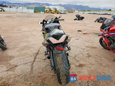 Czwarte zdjęcie samochodu z boku: 2009 KAWASAKI ZX1400 C VIN:JKBZXNC179A013104 - miniatura