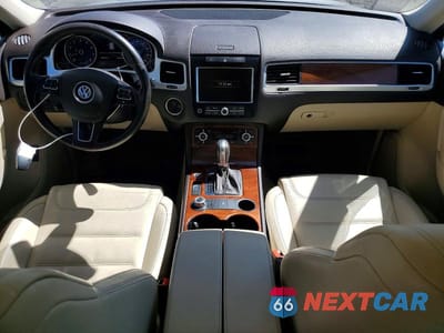 Zdjęcie 8 z 13 samochodu: 2011 VOLKSWAGEN TOUAREG V6 VIN:WVGFF9BP3BD004929 - miniatura