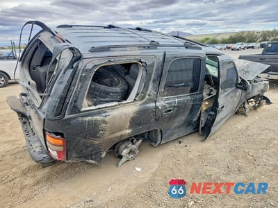 Trzecie zdjęcie samochodu z tyłu: 2003 GMC YUKON VIN:1GKEC13TX3R244638 - miniatura