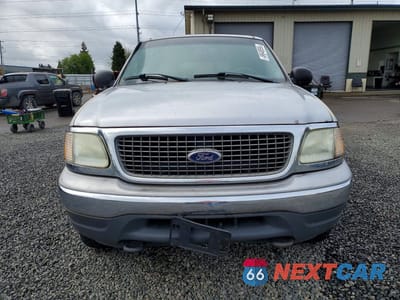 Piąte zdjęcie samochodu w środku: 2002 FORD EXPEDITION XLT VIN:1FMPU16LX2LA67597 - miniatura